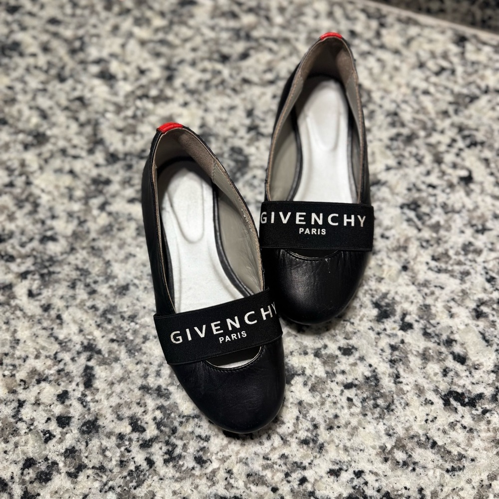 Givenchy Black girl flats